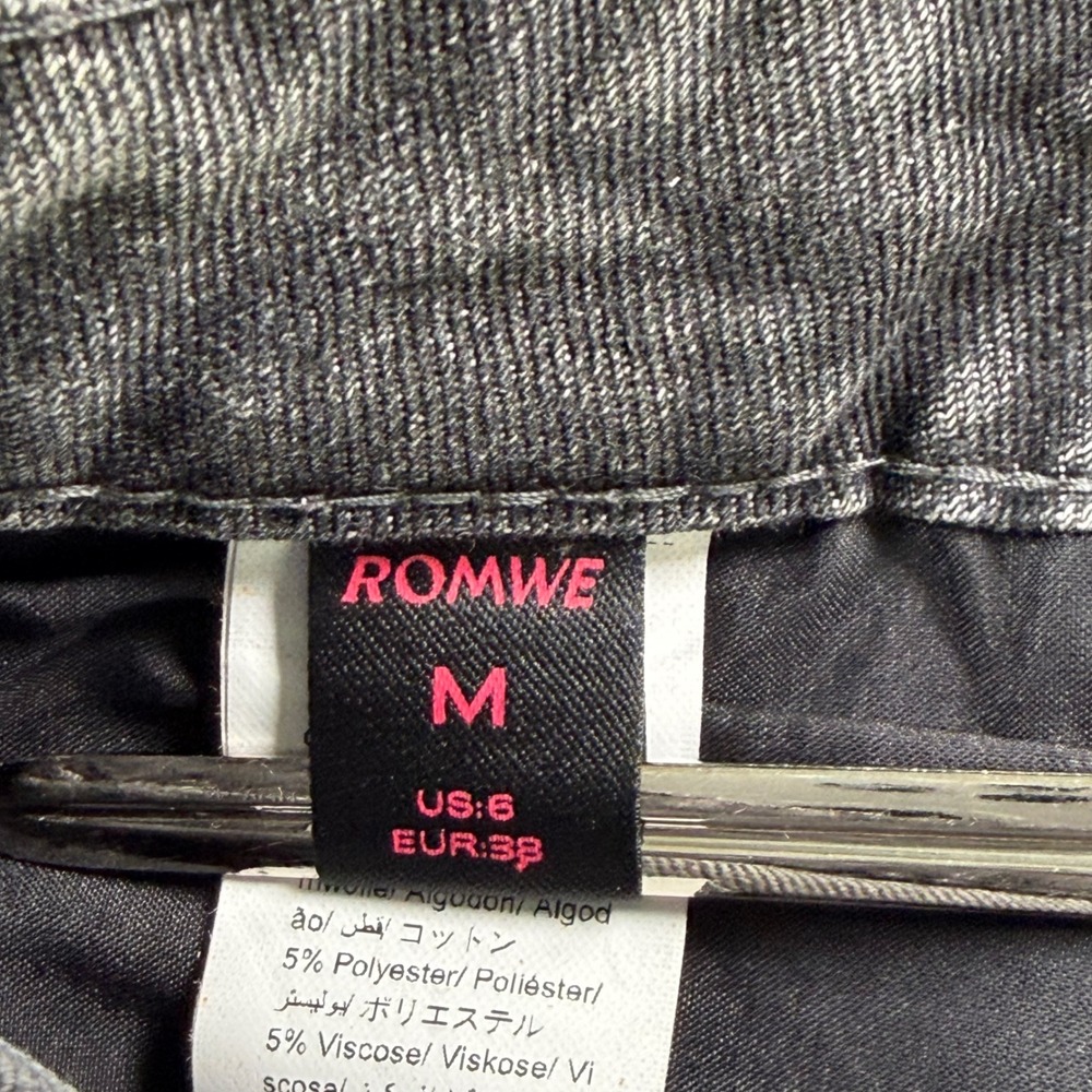 NEW Romwe Black Distressed Denim Shorts Skull Patch Ripped Fray Hem Women Medium - Picture 4 of 14